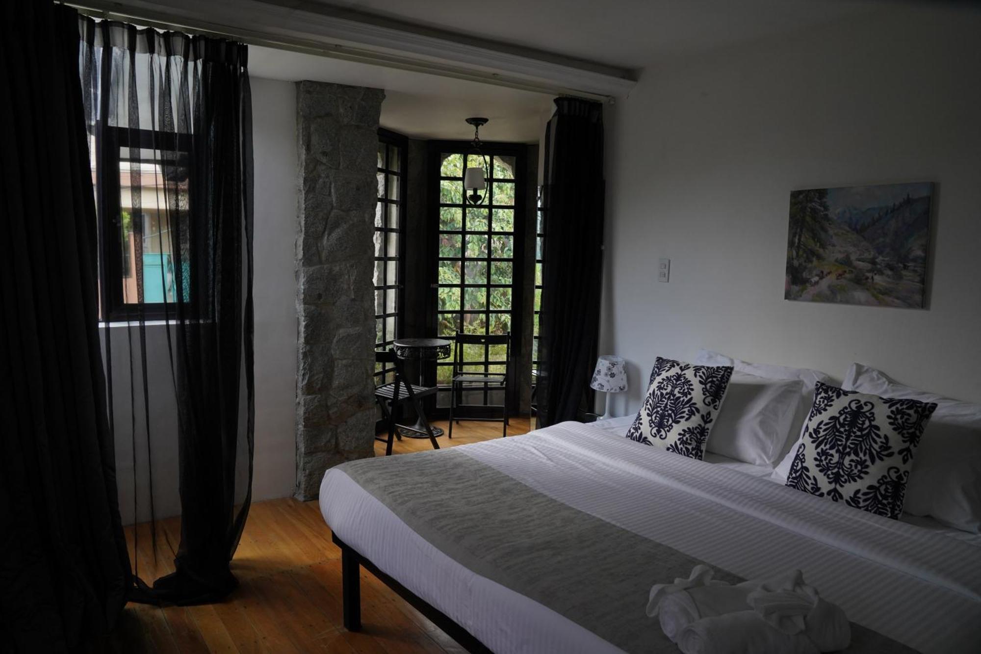 Tudor In The Pines Villa Baguio City Exterior foto